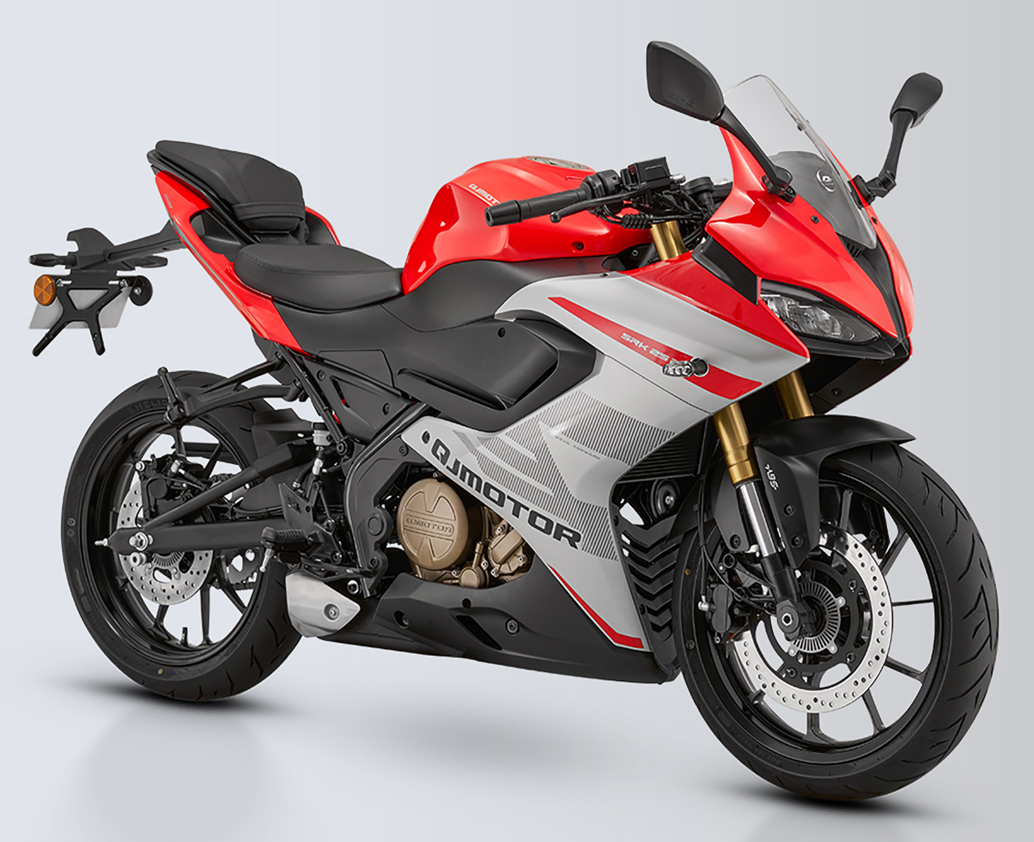 Et billede, der indeholder d�k, hjul, k�ret�j, motorcykel

AI-genereret indhold kan v�re ukorrekt.