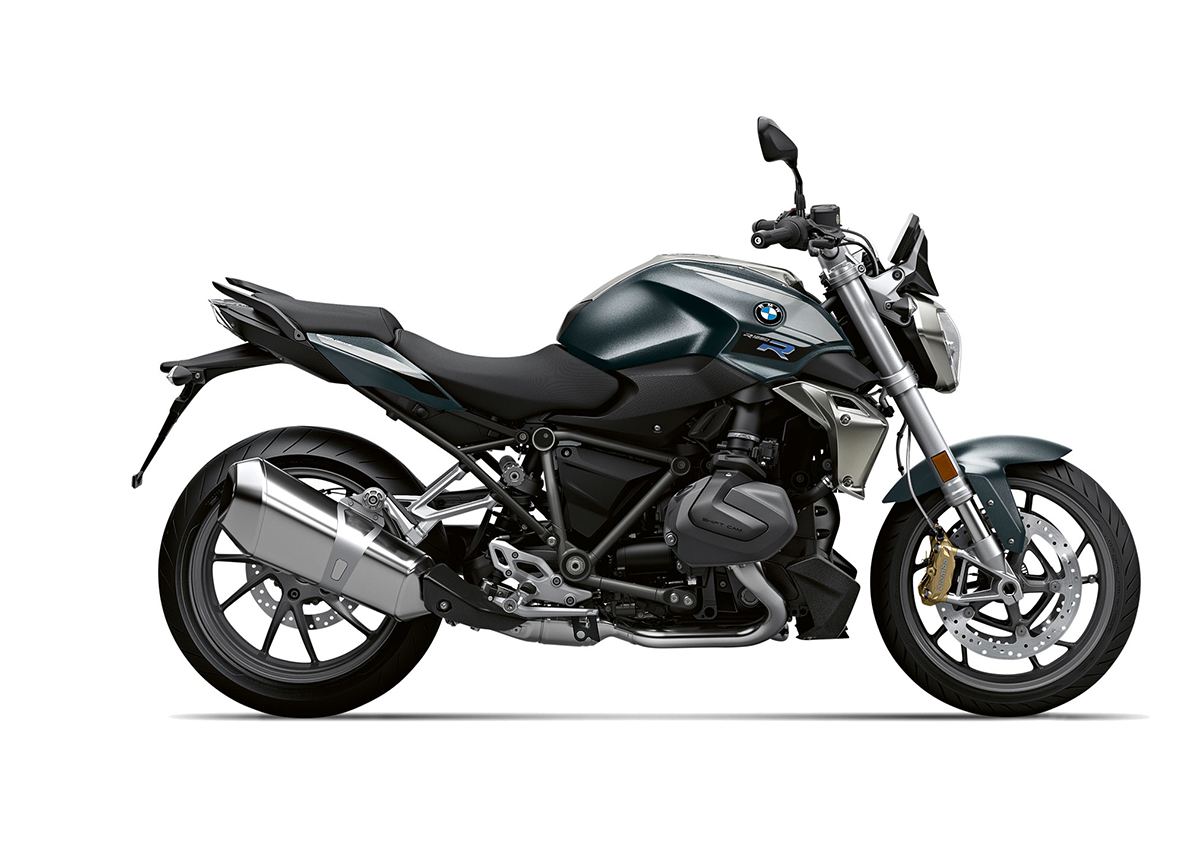 Et billede, der indeholder motorcykel, parkeret, udendrs, sort

Automatisk genereret beskrivelse