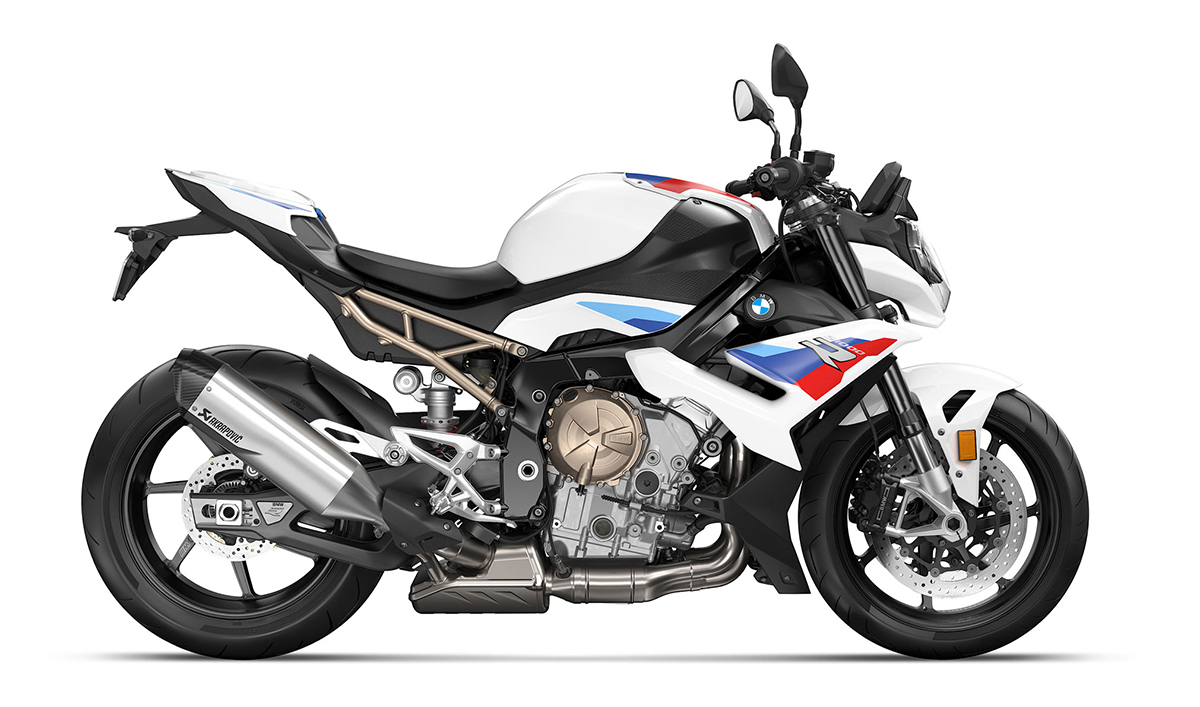Et billede, der indeholder motorcykel, parkeret

Automatisk genereret beskrivelse