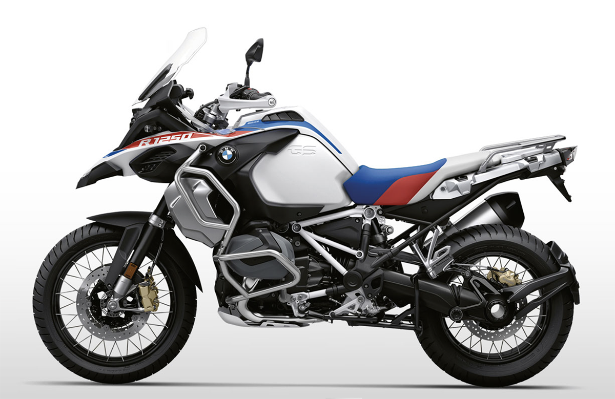 Et billede, der indeholder motorcykel, vej, udendrs, parkeret

Automatisk genereret beskrivelse