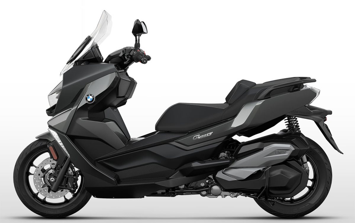 Et billede, der indeholder motorcykel, udendrs, parkeret, scooter

Automatisk genereret beskrivelse