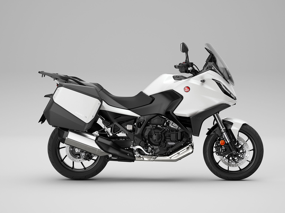Et billede, der indeholder motorcykel, parkeret

Automatisk genereret beskrivelse