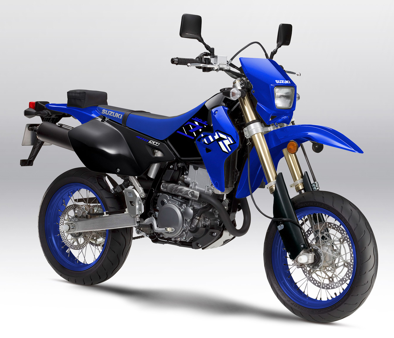 Et billede, der indeholder motorcykel, bl, parkeret, slv

Automatisk genereret beskrivelse