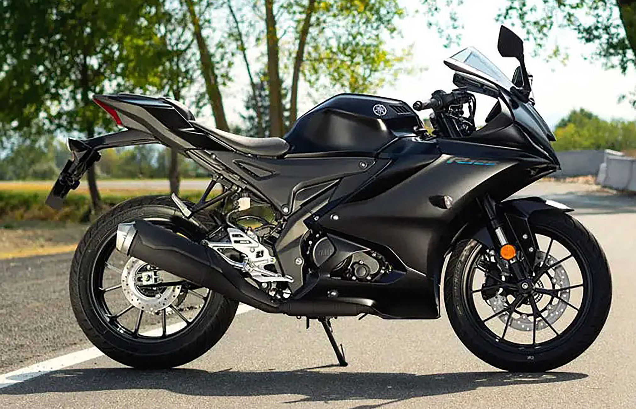 Et billede, der indeholder udendrs, tr, motorcykel, vej

Automatisk genereret beskrivelse