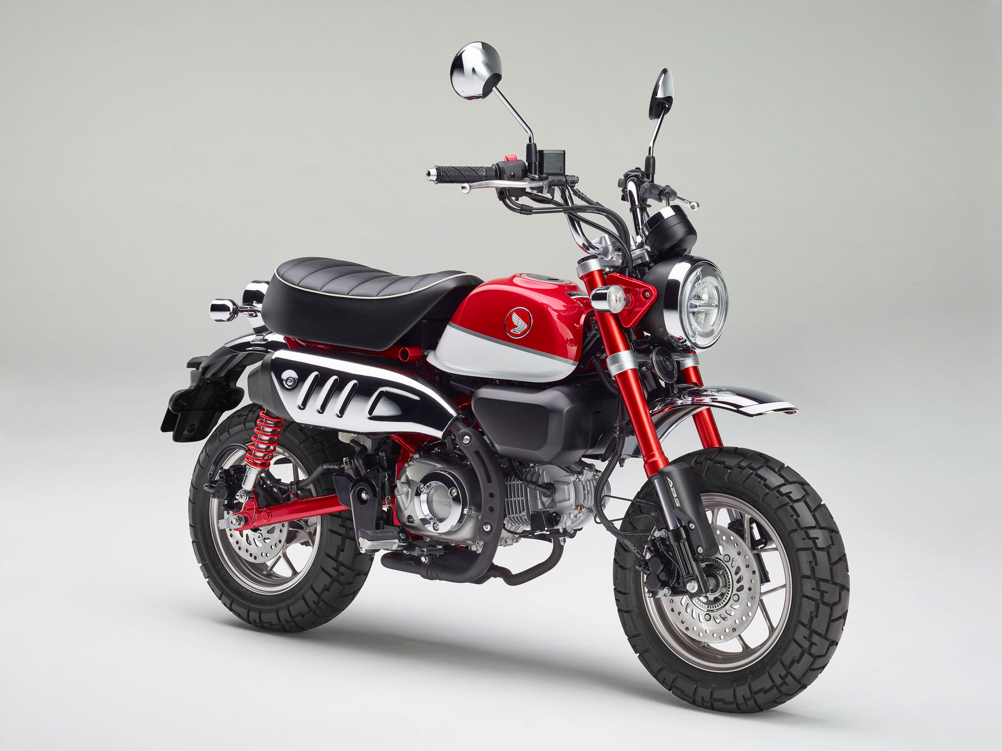 Et billede, der indeholder motorcykel, parkeret

Automatisk genereret beskrivelse